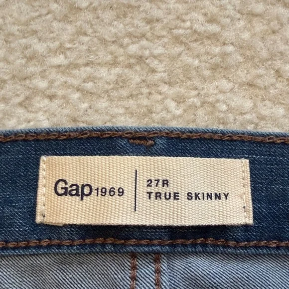 GAP Women's Skinny Jeans - Picture 2 of 12